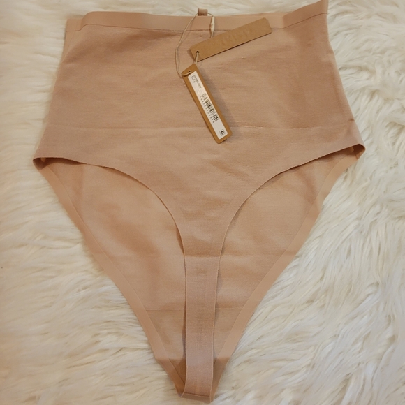 Skims mesh Sheer Sculpt High-waisted Thong - clay - Picture 12 of 16